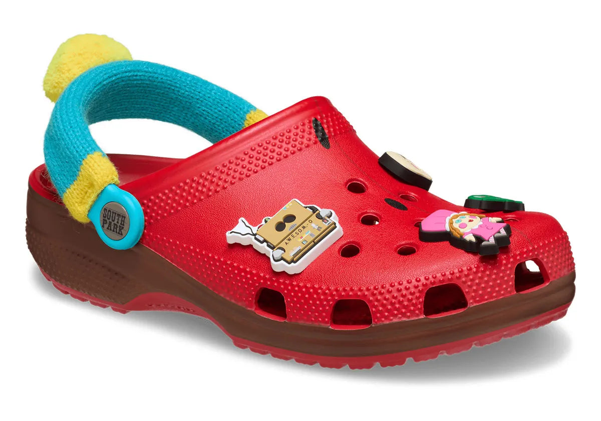 Crocs Classic Clog South Park Cartman inspirées d'Eric Cartman, avec design exclusif, bride pivotante et semelle légère en résine Croslite™.