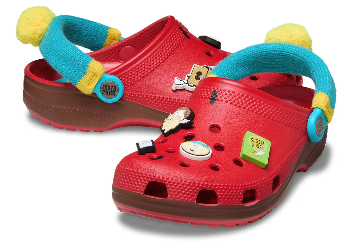 Crocs Classic Clog South Park Cartman inspirées d'Eric Cartman, avec design exclusif, bride pivotante et semelle légère en résine Croslite™.