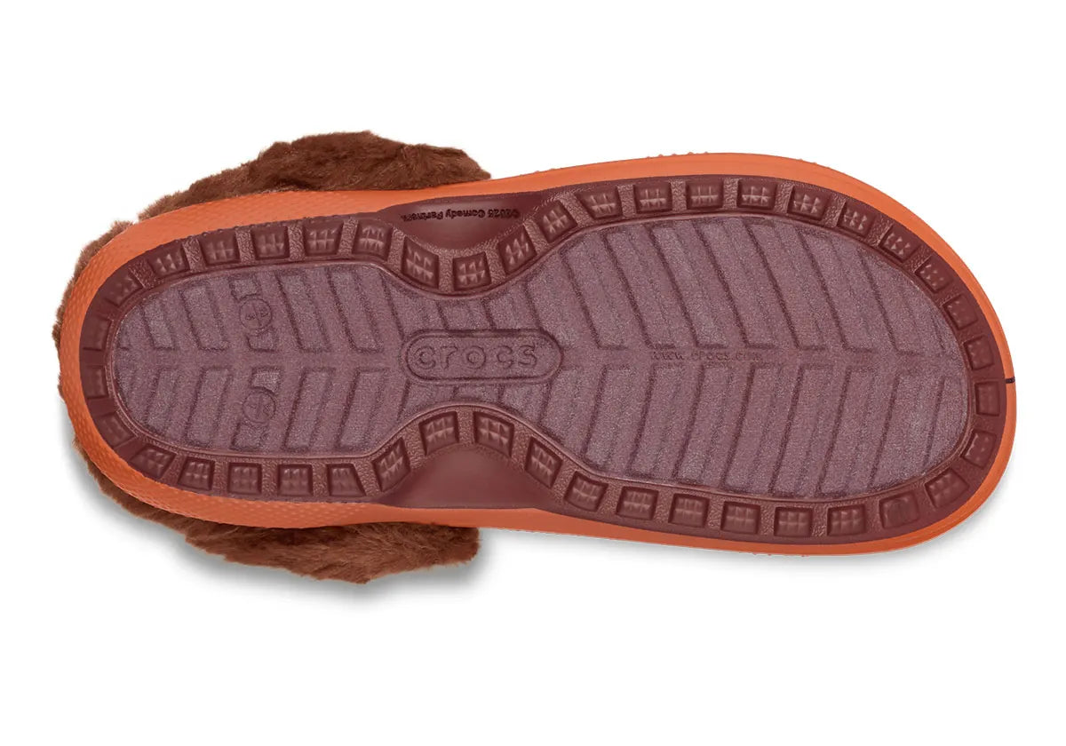 Crocs Classic Clog South Park Kenny inspirées de Kenny McCormick, avec design exclusif, bride pivotante et semelle légère en résine Croslite™.