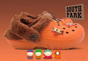 Crocs Classic Clog South Park Kenny inspirées de Kenny McCormick, avec design exclusif, bride pivotante et semelle légère en résine Croslite™.