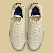 Nike Air Max Plus Golf Players Championship – sneaker golf TN blanche sable jade navy traction lame lugs et amorti Air (vue de haut)