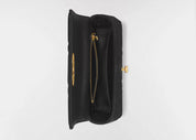 Dior Small Caro Supple Cannage Calfskin Bag Black, sac à rabat en cuir de veau noir matelassé Cannage, fermoir CD doré vieilli et bandoulière chaîne vu de dessus. 