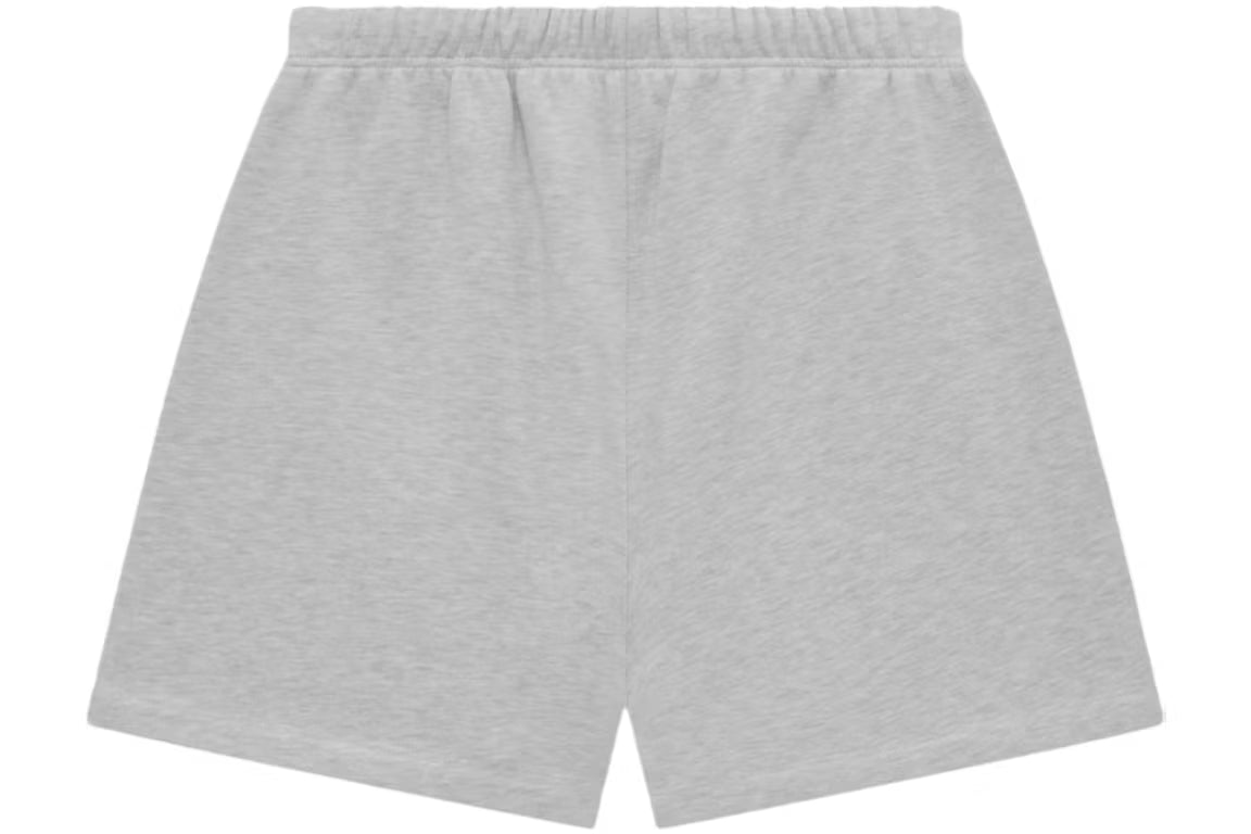 Fear of God Essentials NBA Sweatshorts Light Heather, short en molleton gris clair Light Heather issu de la collaboration Fear of God Essentials x NBA avec coupe décontractée et finitions premium.