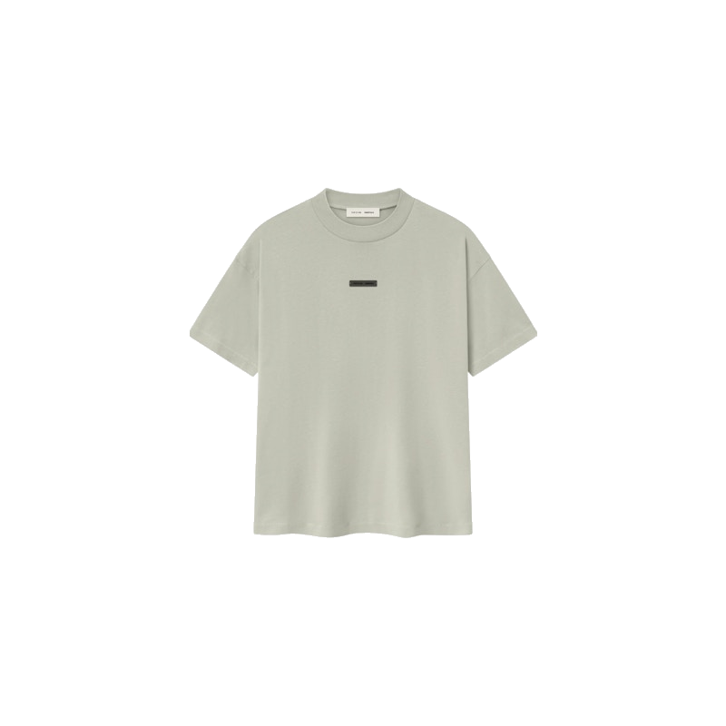 Fear of God Essentials Classic Tee Abbey Stone, tee-shirt beige minéral en coton à coupe relaxée avec logos Essentials sur la poitrine et le dos.