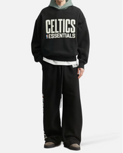 Fear of God Essentials NBA Lounge Sweatpant Black, pantalon de survêtement noir issu de la collaboration Fear of God Essentials x NBA au design minimaliste et confortable.