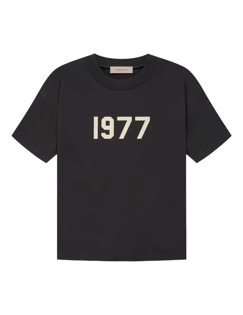 Fear of God Essentials 1977 T-Shirt Black en tissu noir doux, avec coupe ample, manches courtes, col rond classique et marquage 1977 distinctif.