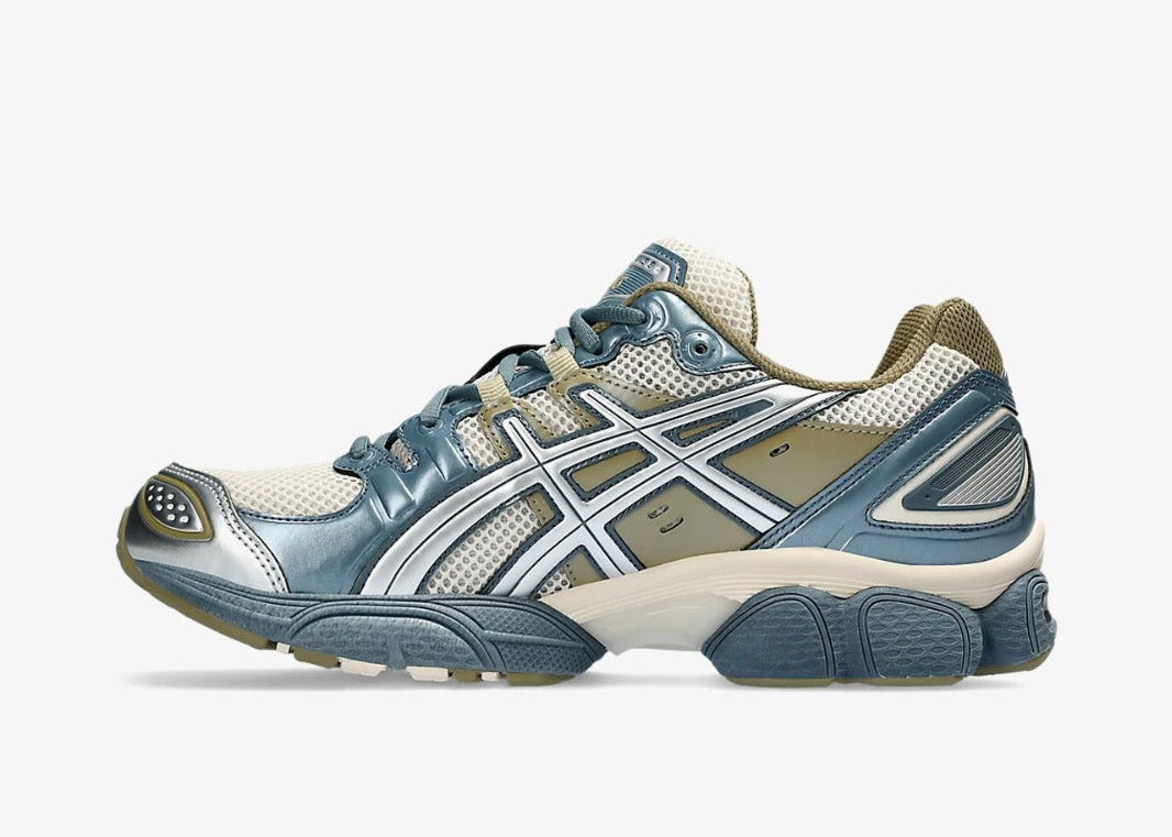 ASICS Gel-Nimbus 9 Oatmeal Ironclad – sneaker running neutre sable et terre avec amorti GEL, vue de profil intérieur