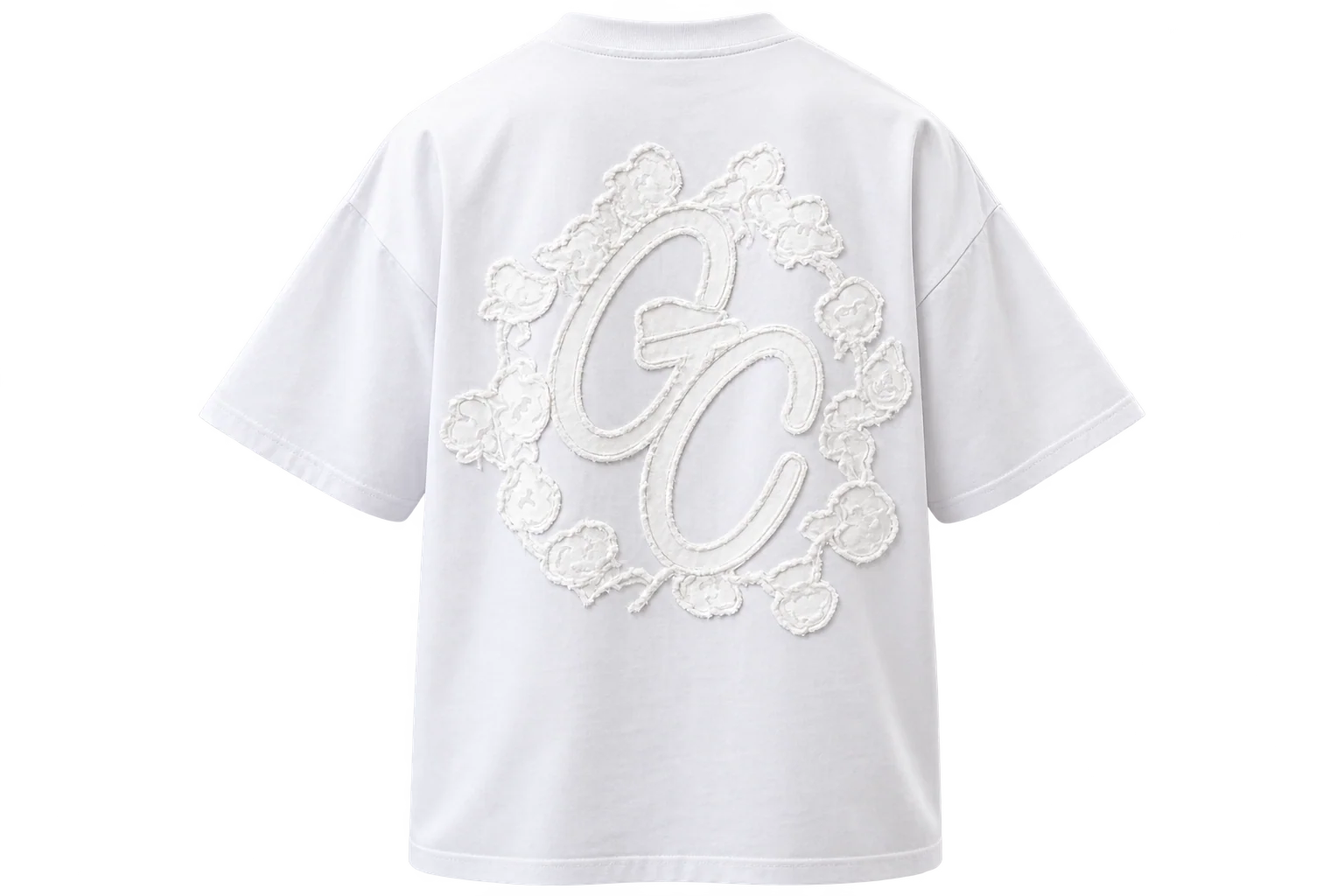 Global Sneakers x Coton Clair T-Shirt Brodé White, tee-shirt blanc 230 GSM avec broderie Global Sneakers Crew Club à l'avant et grand motif GC brodé au dos.