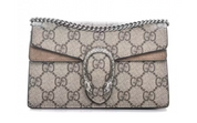 Gucci Dionysus GG Supreme Super Mini Bag Taupe en toile GG Supreme beige et ébène avec daim taupe, chaîne et fermeture tête de tigre.