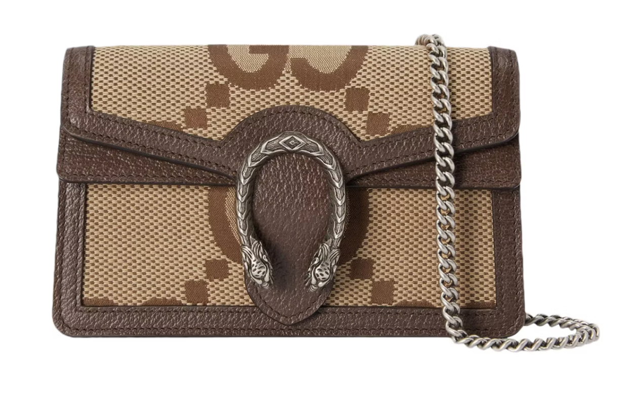 Gucci Dionysus Shoulder Bag Super Mini Jumbo GG Camel/Ebony en canvas camel et ébène avec motif Jumbo GG et chaîne palladiée.