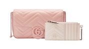 Gucci GG Marmont Mini Bag Light Pink en cuir rose clair matelassé avec Double G métallique et bandoulière chaîne.