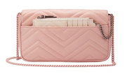 Gucci GG Marmont Mini Bag Light Pink en cuir rose clair matelassé avec Double G métallique et bandoulière chaîne.