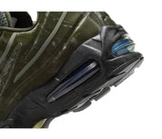 Sneakers Nike Air Max 95 SP Worksout Olive Black en textiles techniques kaki et noirs avec unités Air visibles et design ondulé iconique.Vue zoomer arrière 