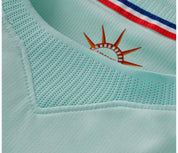 Nike France National Team 2026 Stadium Away Jersey Igloo/Monarch/Monarch, maillot extérieur officiel de l'Équipe de France avec technologie Dri-FIT, coloris Igloo et Monarch, et finitions premium vu de face. 