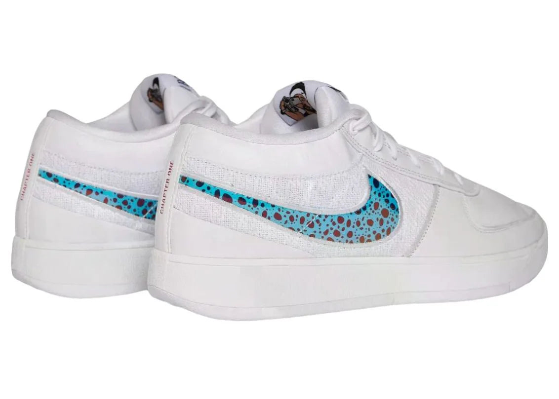 Nike Book 1 Chapter One avec tige en textile respirant, empiècements structurés, amorti Air Zoom et semelle extérieure en caoutchouc conçue pour le basketball vues de 3/4 arrière. 