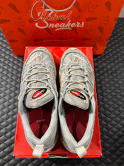 Air Max 98 Supreme Snakeskin d’occasion en état 8/10, matériaux en mesh et cuir motif serpent, coloris beige et crème, silhouette Nike Air Max 98 avec OG Box.