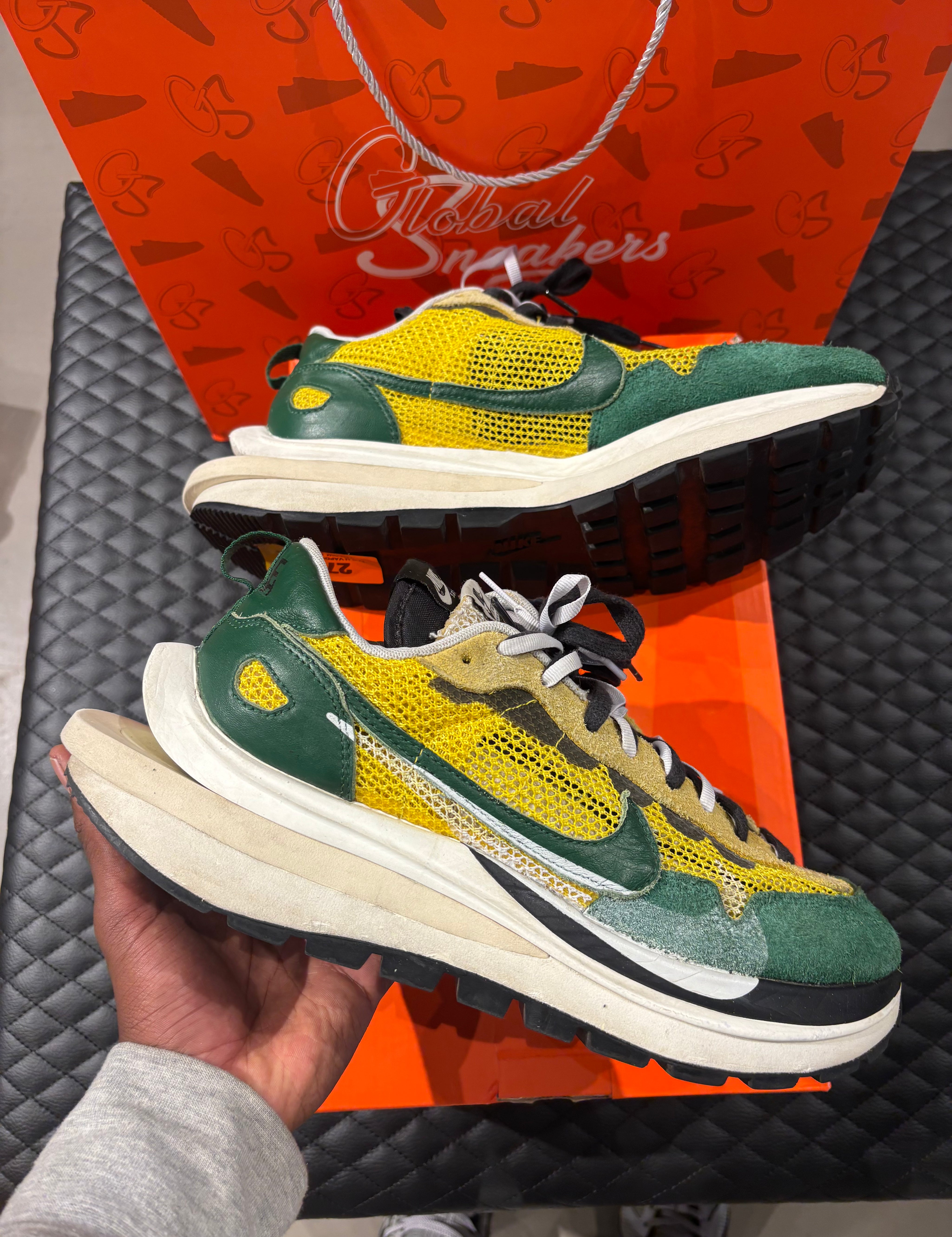 10, matériaux mesh, suede et cuir, sneaker avant-gardiste livrée avec boîte.