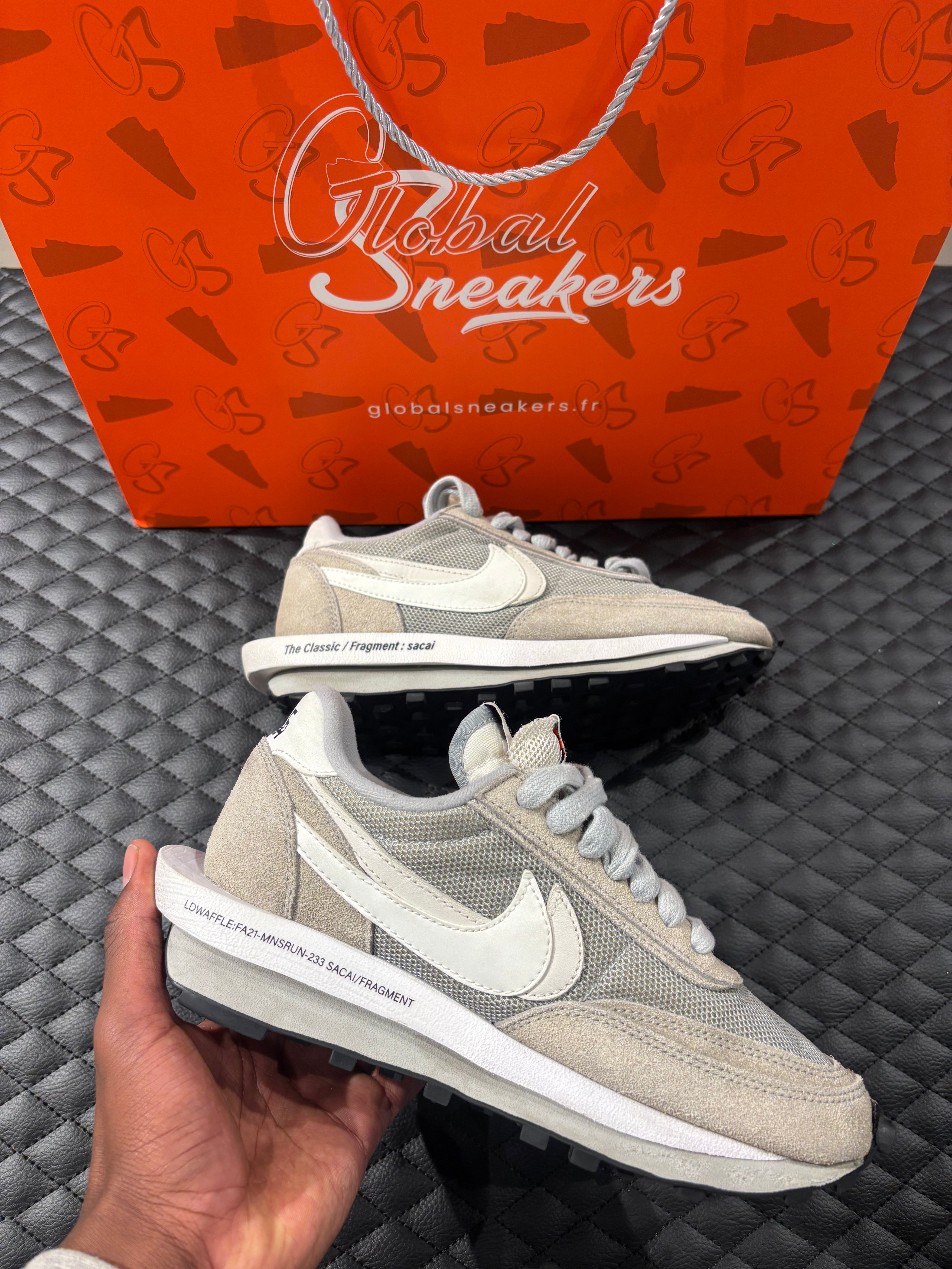 Nike LD Waffle SF Sacai Fragment grise d’occasion en état 8,5/10, mesh, suede et cuir superposé, sneaker sans boîte.
