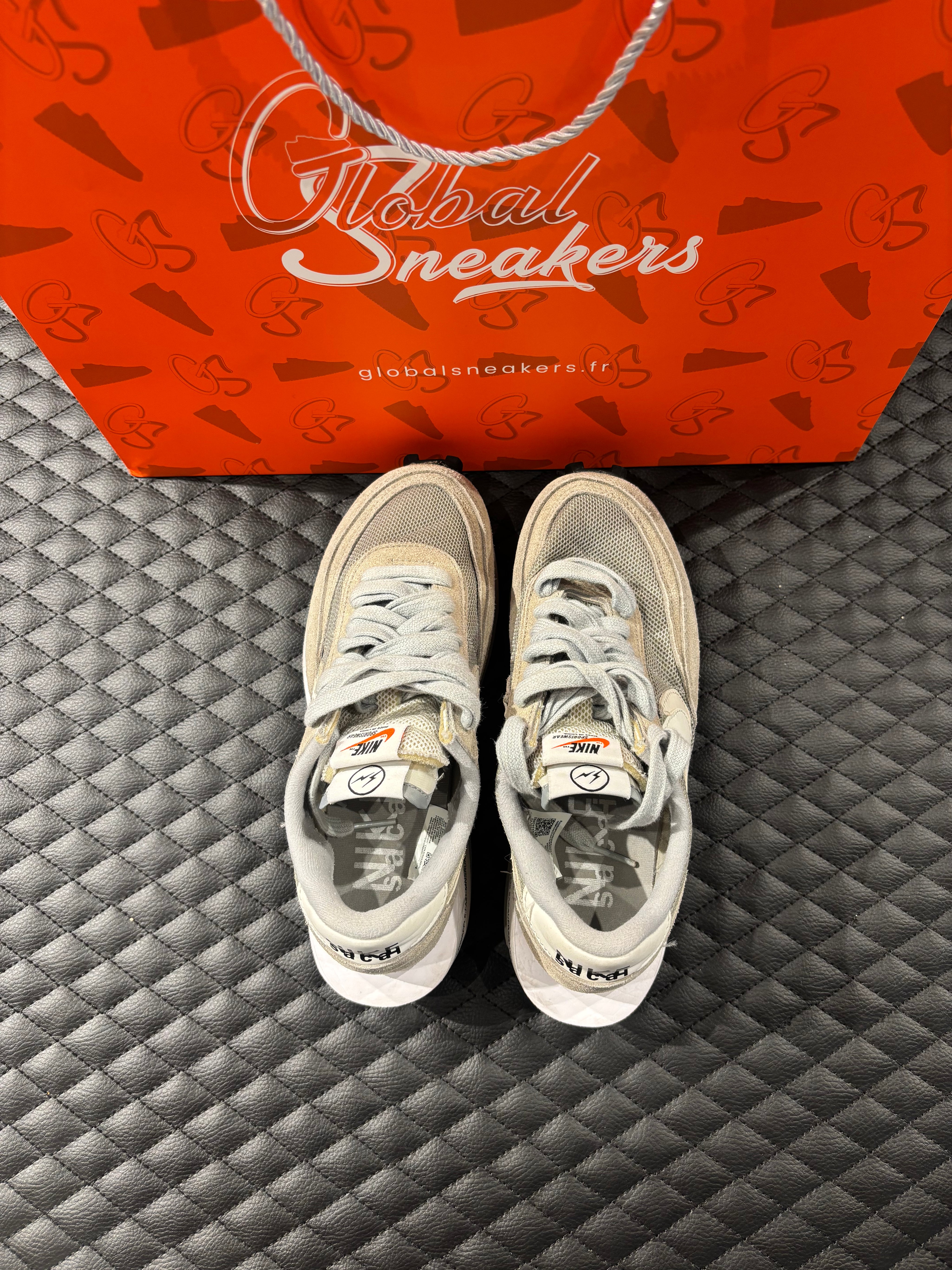 Nike LD Waffle SF Sacai Fragment grise d’occasion en état 8,5/10, mesh, suede et cuir superposé, sneaker sans boîte.