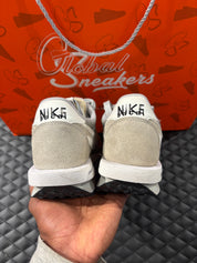 Nike LD Waffle SF Sacai Fragment grise d’occasion en état 8,5/10, mesh, suede et cuir superposé, sneaker sans boîte.