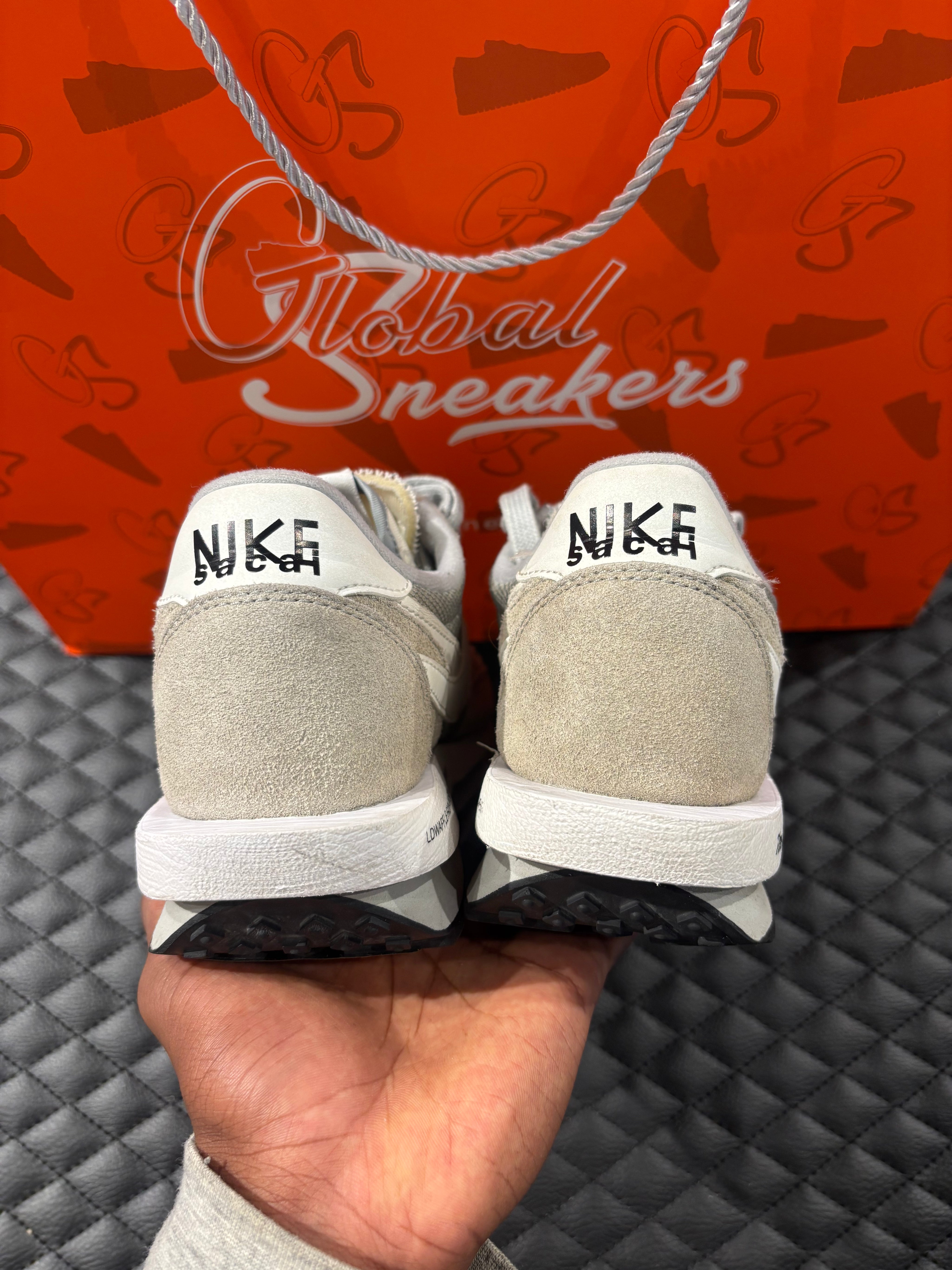 Nike LD Waffle SF Sacai Fragment grise d’occasion en état 8,5/10, mesh, suede et cuir superposé, sneaker sans boîte.