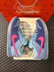 Nike SB Dunk Low Run The Jewels d’occasion en état 8,5/10, suede texturé, coloris signature vibrant, sneaker avec boîte.