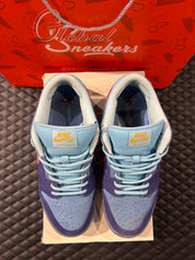 Nike SB Dunk Low Run The Jewels d’occasion en état 8,5/10, suede texturé, coloris signature vibrant, sneaker avec boîte.
