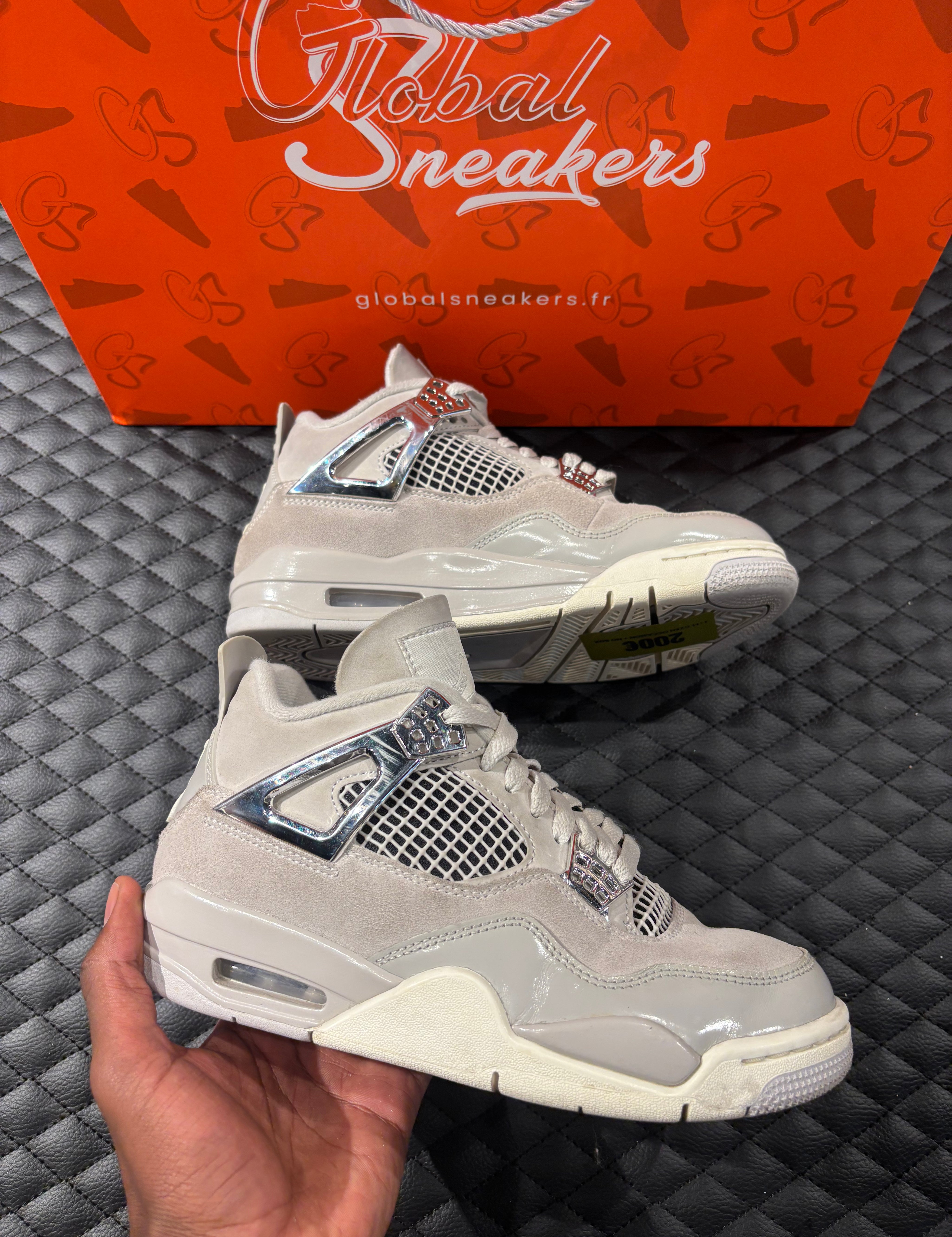 10, cuir gris perlé, détails texturés, sneaker sans boîte.