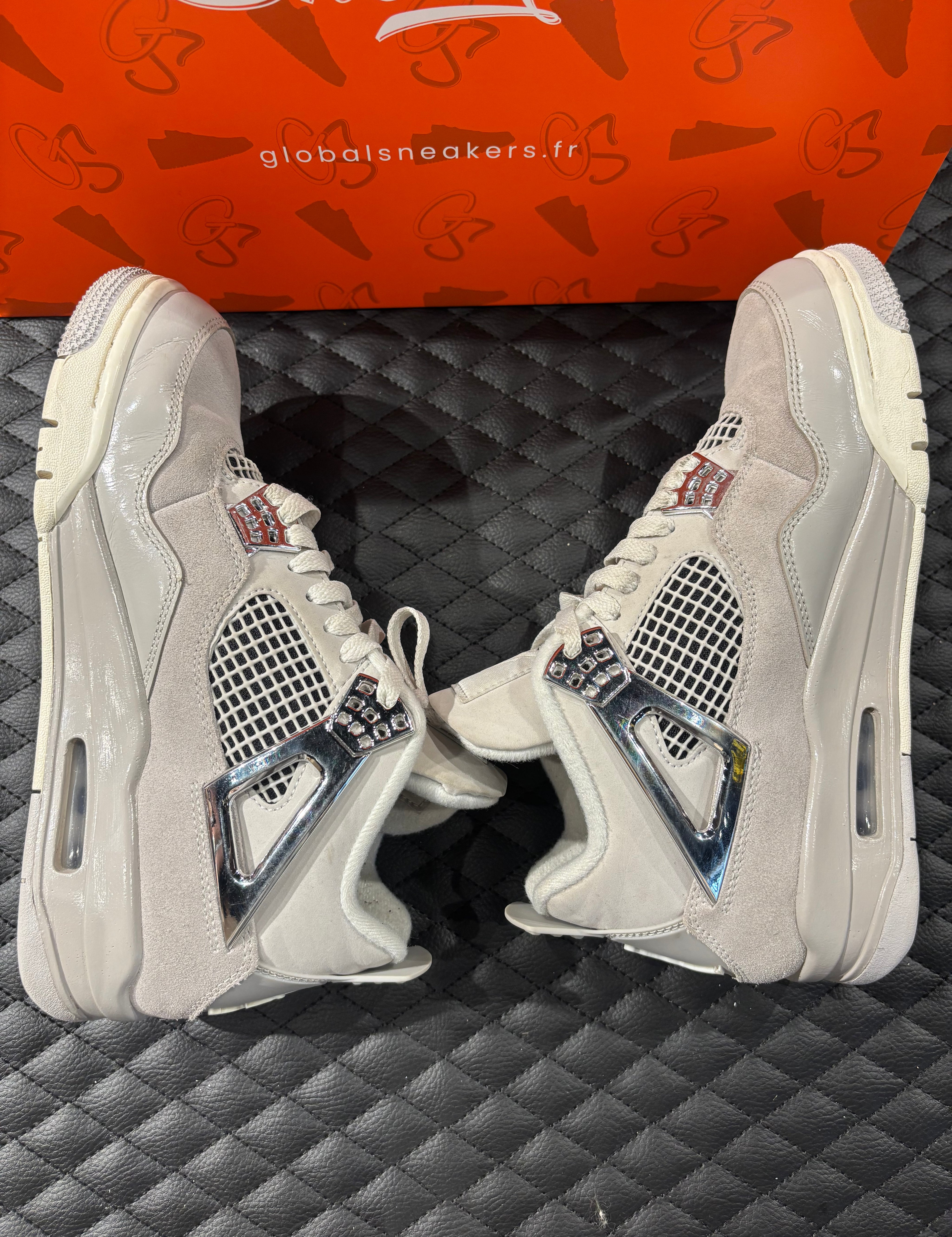 10, cuir gris perlé, détails texturés, sneaker sans boîte.