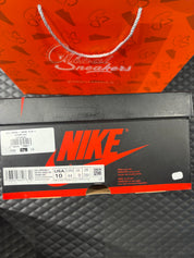 Jordan 1 Haute Rétro d’occasion en état 8,5/10, cuir vert pin et noir, silhouette haute classique, sneaker avec boîte.