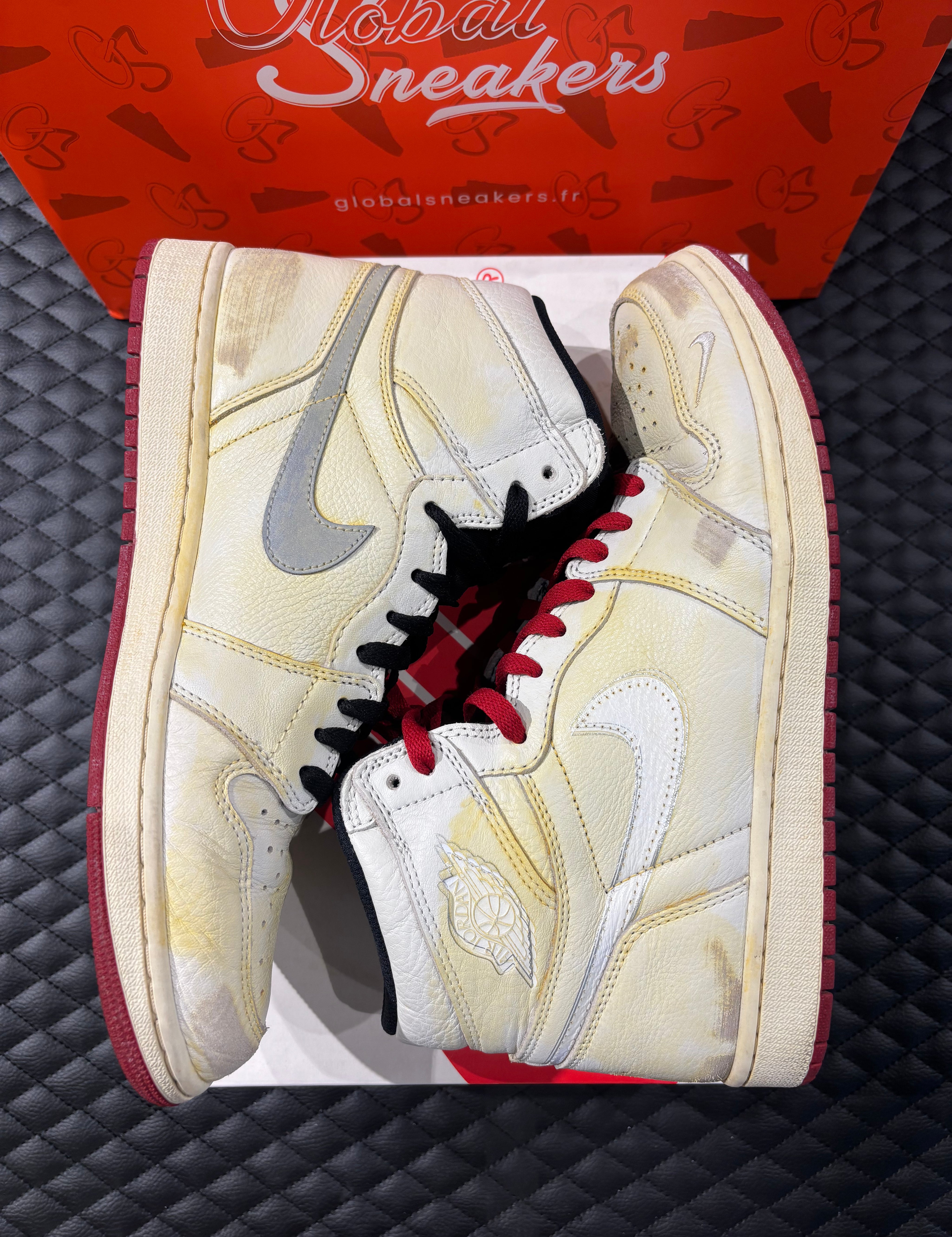 10, cuir blanc patiné, détails crème et noirs, sneaker avec boîte.