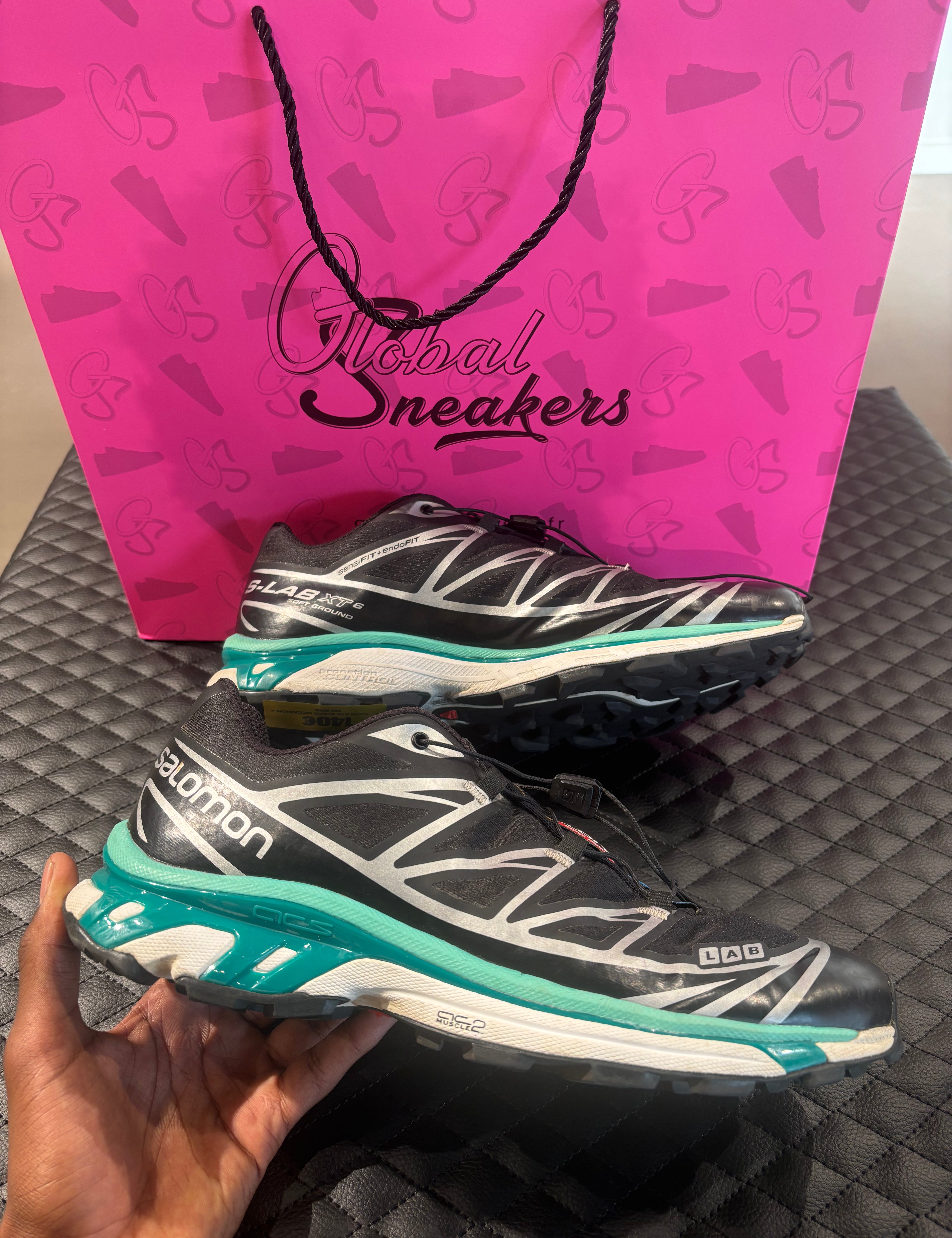 10, mesh noir renforcé, détails techniques, sneaker sans boîte.

