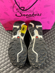 Salomon XT-6 Black d’occasion en état 7,5/10, mesh noir renforcé, détails techniques, sneaker sans boîte.
