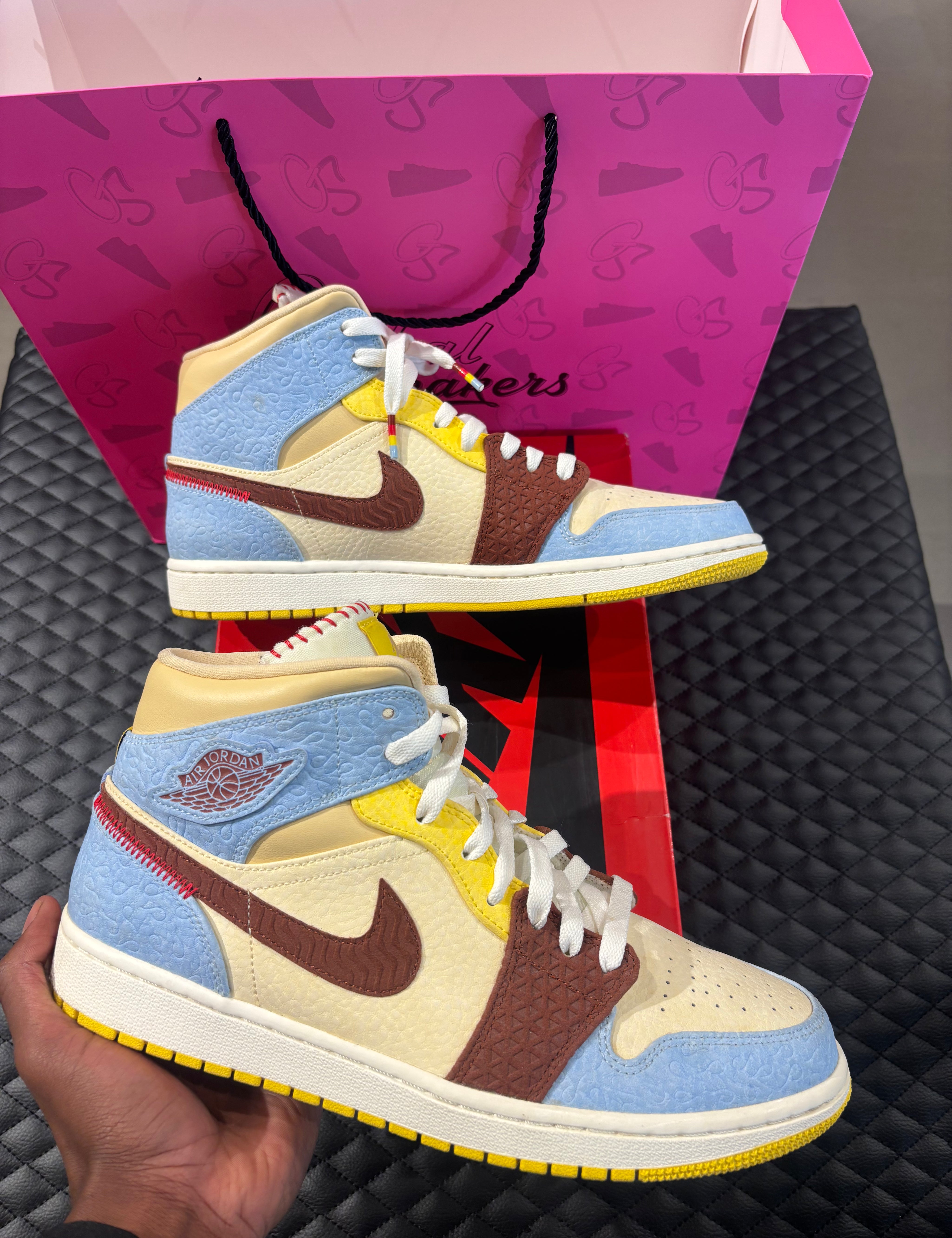 10, cuir multicolore premium, détails artisanaux, sneaker avec boîte.