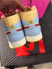 Jordan 1 Mid SE Fearless Maison Château Rouge d’occasion en état 9,9/10, cuir multicolore premium, détails artisanaux, sneaker avec boîte.