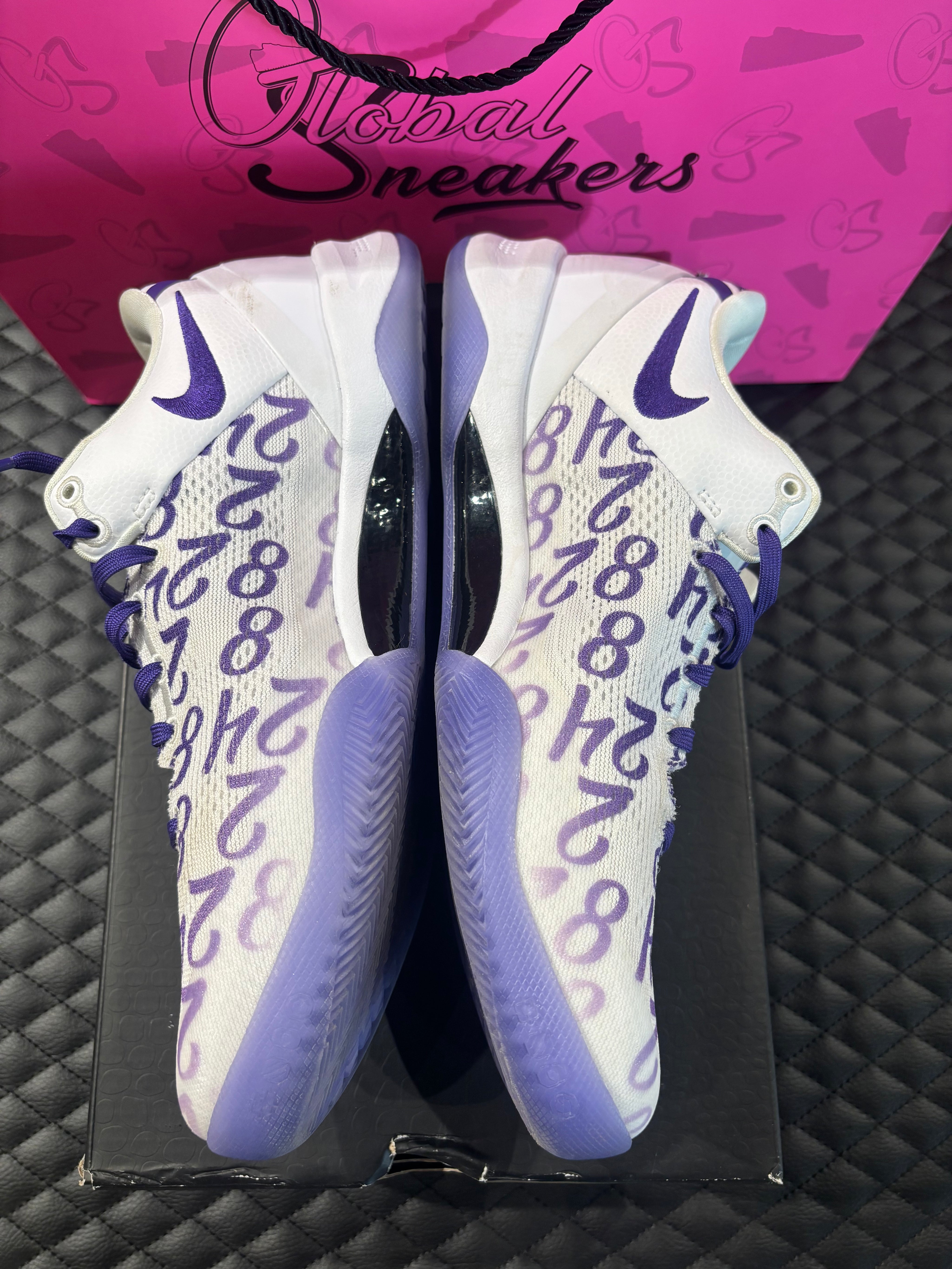 Nike Kobe 8 Protro violette d’occasion en état 9/10, mesh technique léger, coloris violet profond, sneaker avec boîte.

