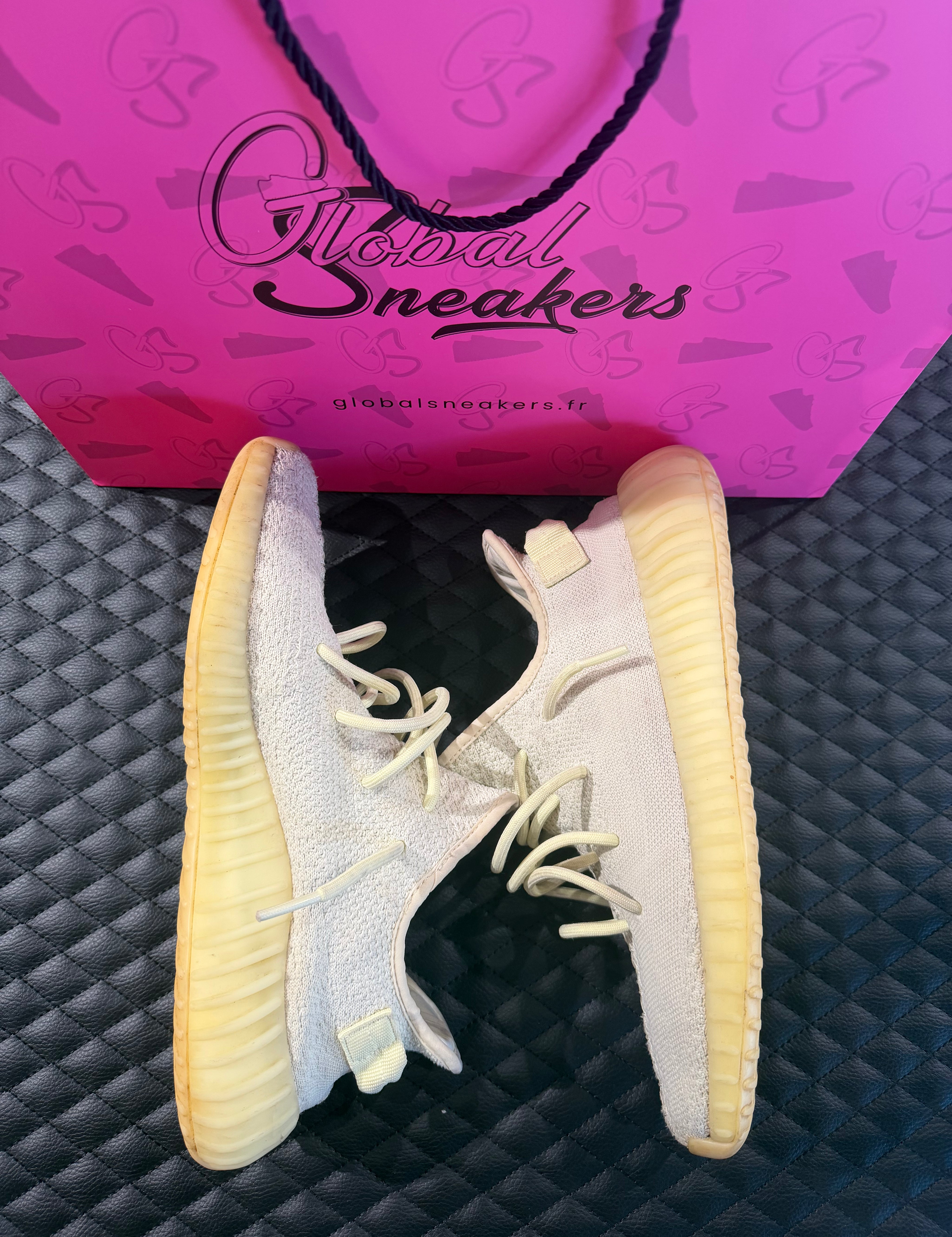 Sneakers Yeezy Boost 350 V2 Butter d’occasion en Primeknit avec amorti Boost™ premium et semelle caoutchouc.