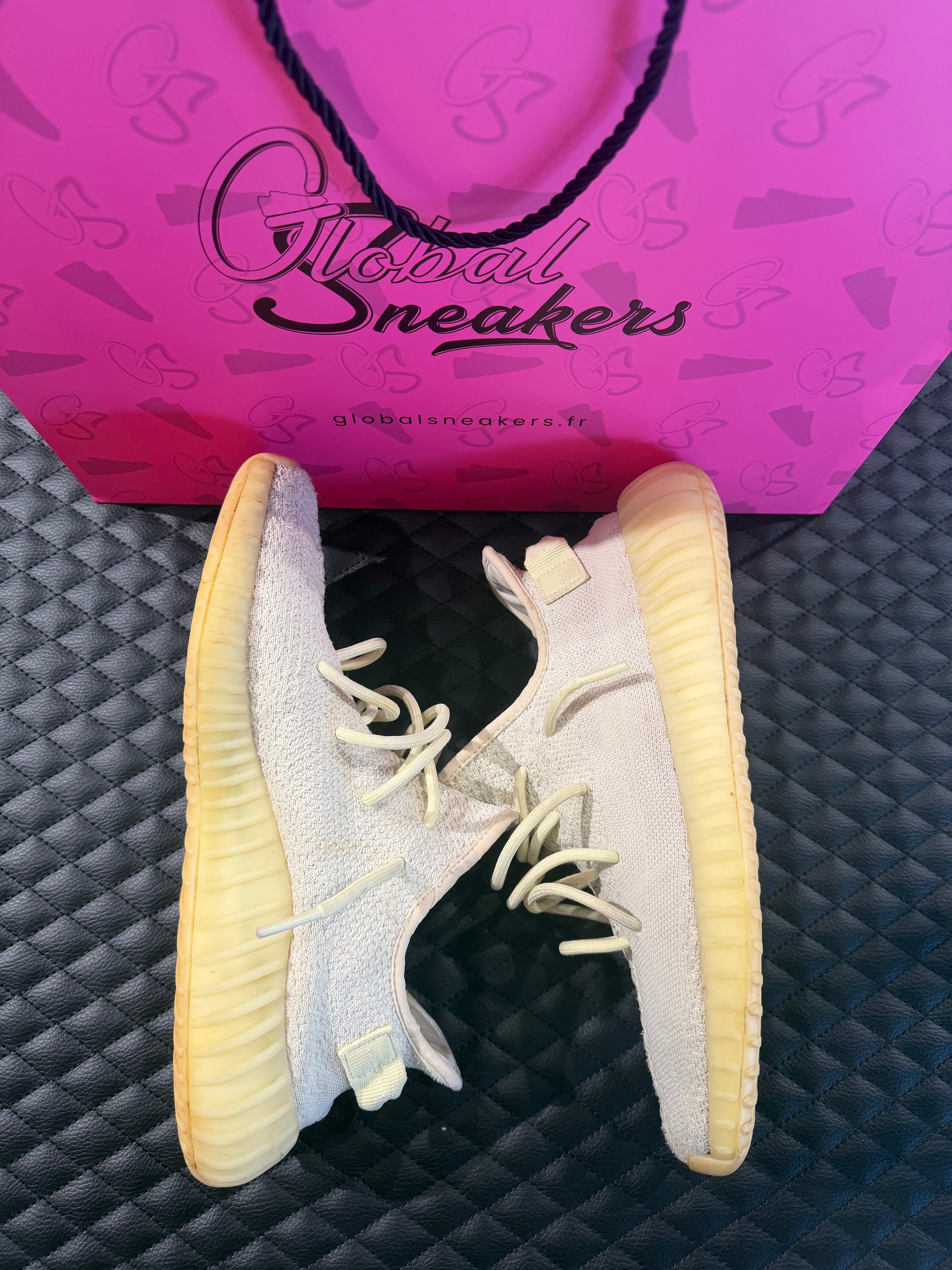 Sneakers Yeezy Boost 350 V2 Butter d’occasion en Primeknit avec amorti Boost™ premium et semelle caoutchouc.