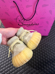 Sneakers Yeezy Boost 350 V2 Butter d’occasion en Primeknit avec amorti Boost™ premium et semelle caoutchouc.