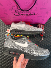 Sneakers Nike Air Max 1 Tokyo Maze d’occasion en mesh respirant et cuir premium avec amorti Air Max visible.