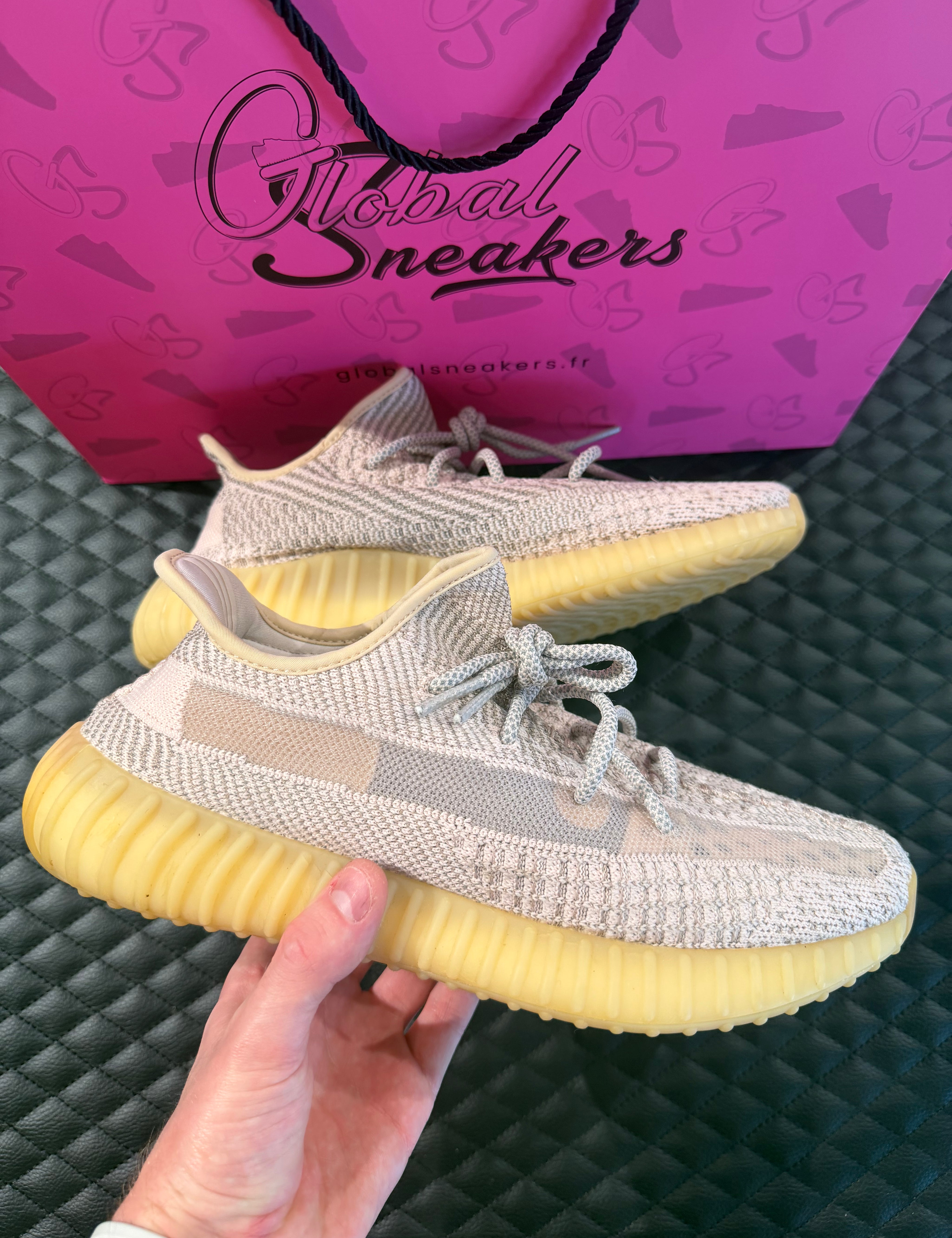 Sneakers Yeezy Boost 350 V2 Synth d’occasion en Primeknit avec amorti Boost™ premium et semelle caoutchouc.