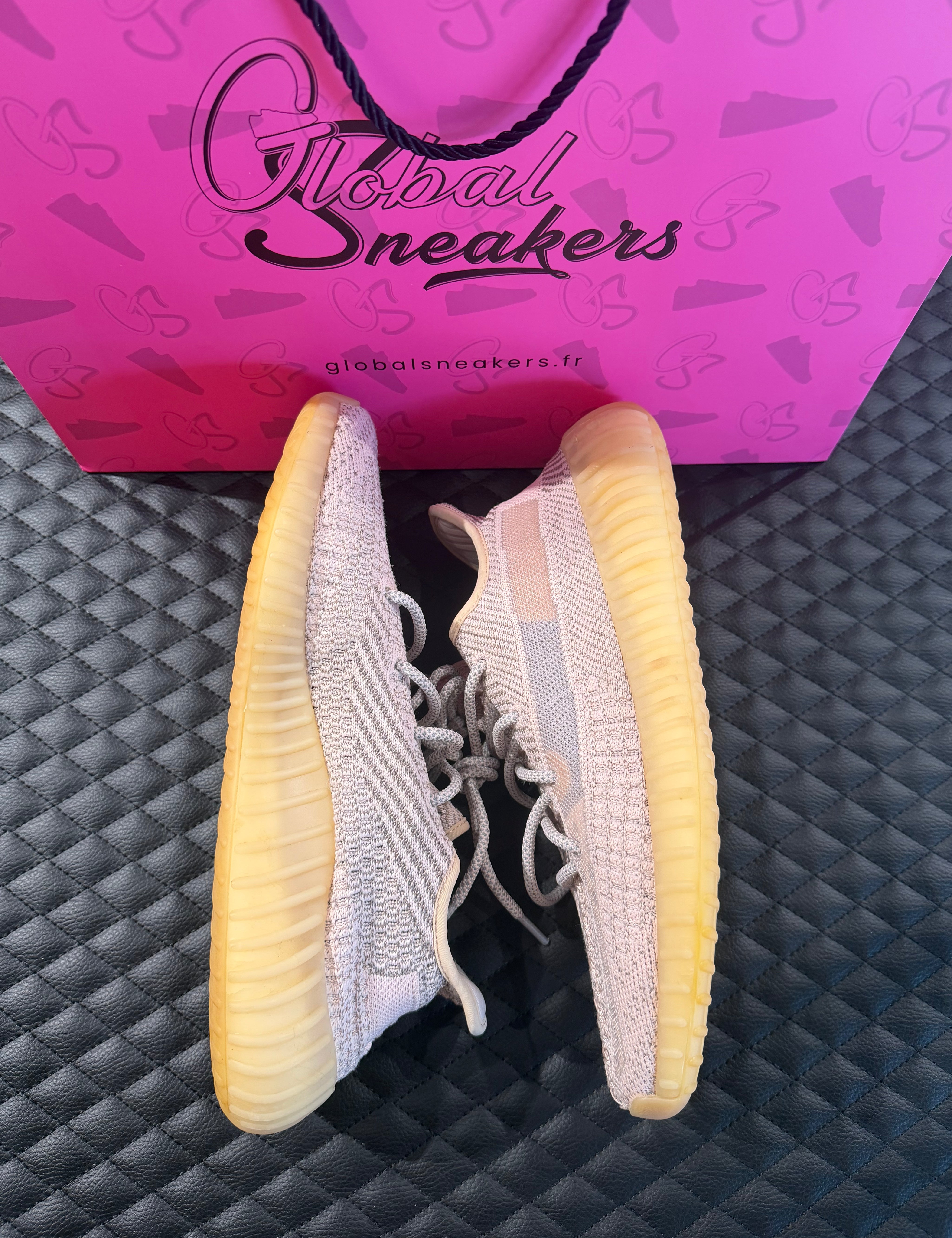 Sneakers Yeezy Boost 350 V2 Synth d’occasion en Primeknit avec amorti Boost™ premium et semelle caoutchouc.