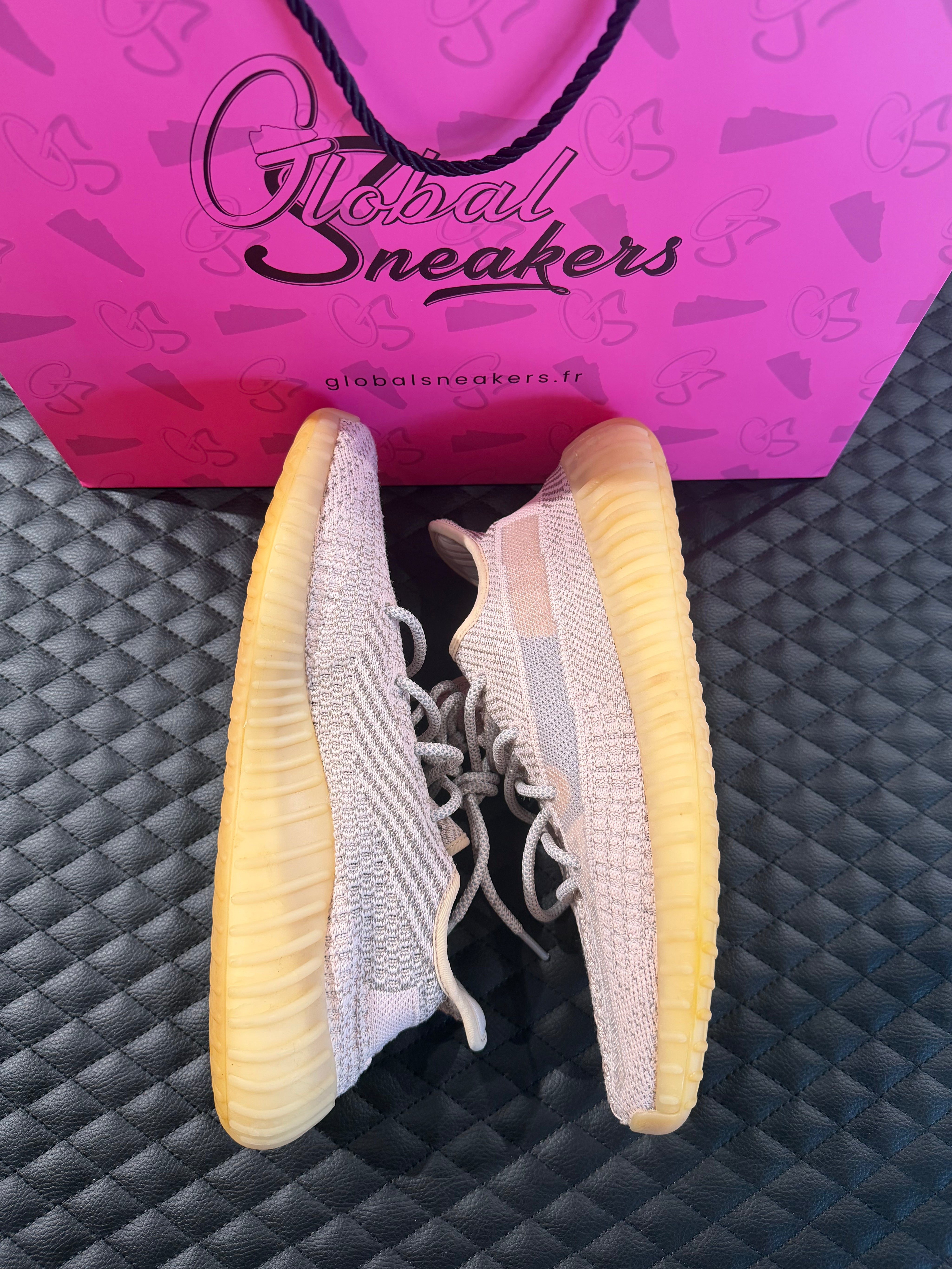 Sneakers Yeezy Boost 350 V2 Synth d’occasion en Primeknit avec amorti Boost™ premium et semelle caoutchouc.