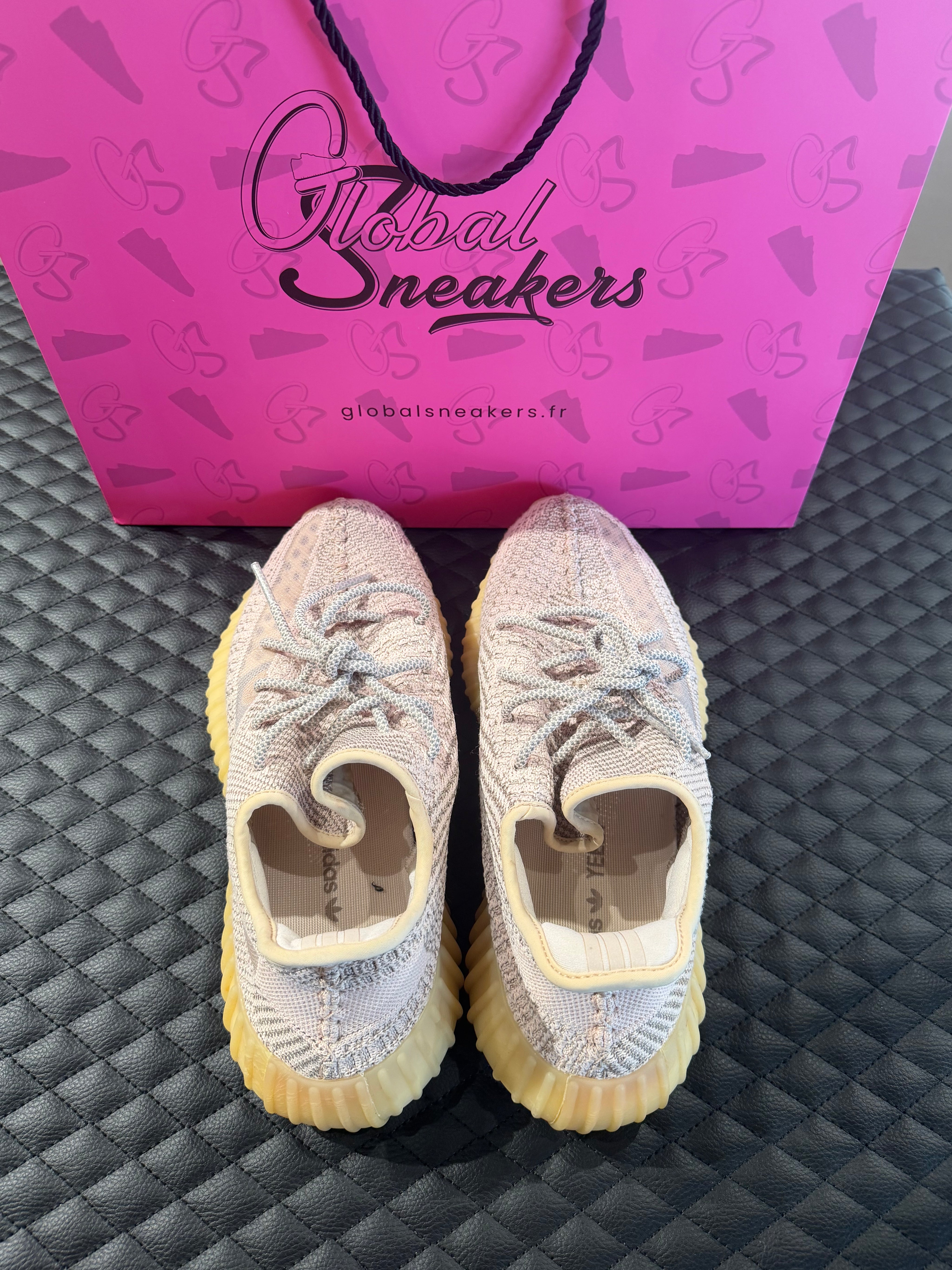 Sneakers Yeezy Boost 350 V2 Synth d’occasion en Primeknit avec amorti Boost™ premium et semelle caoutchouc.