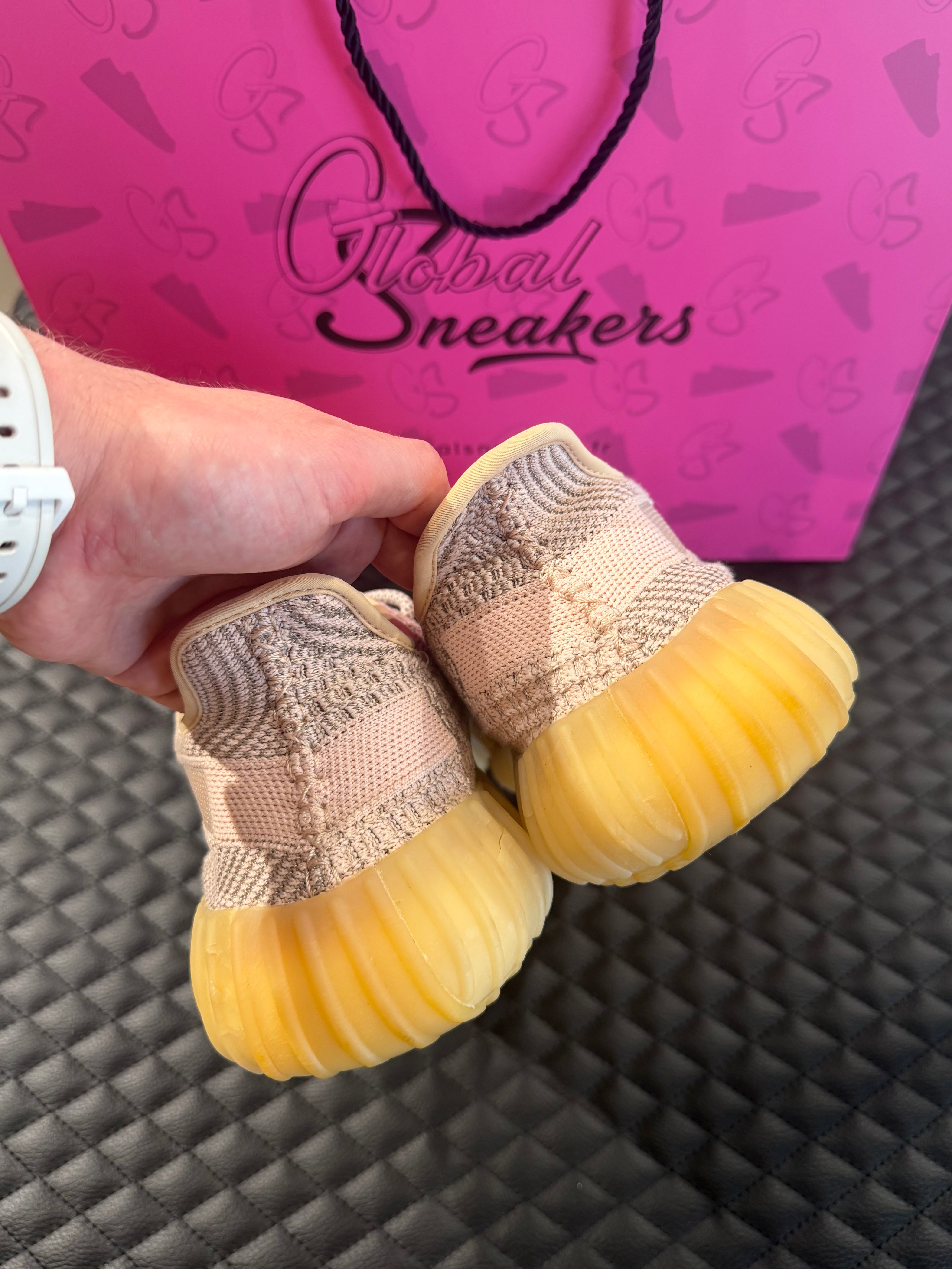 Sneakers Yeezy Boost 350 V2 Synth d’occasion en Primeknit avec amorti Boost™ premium et semelle caoutchouc.