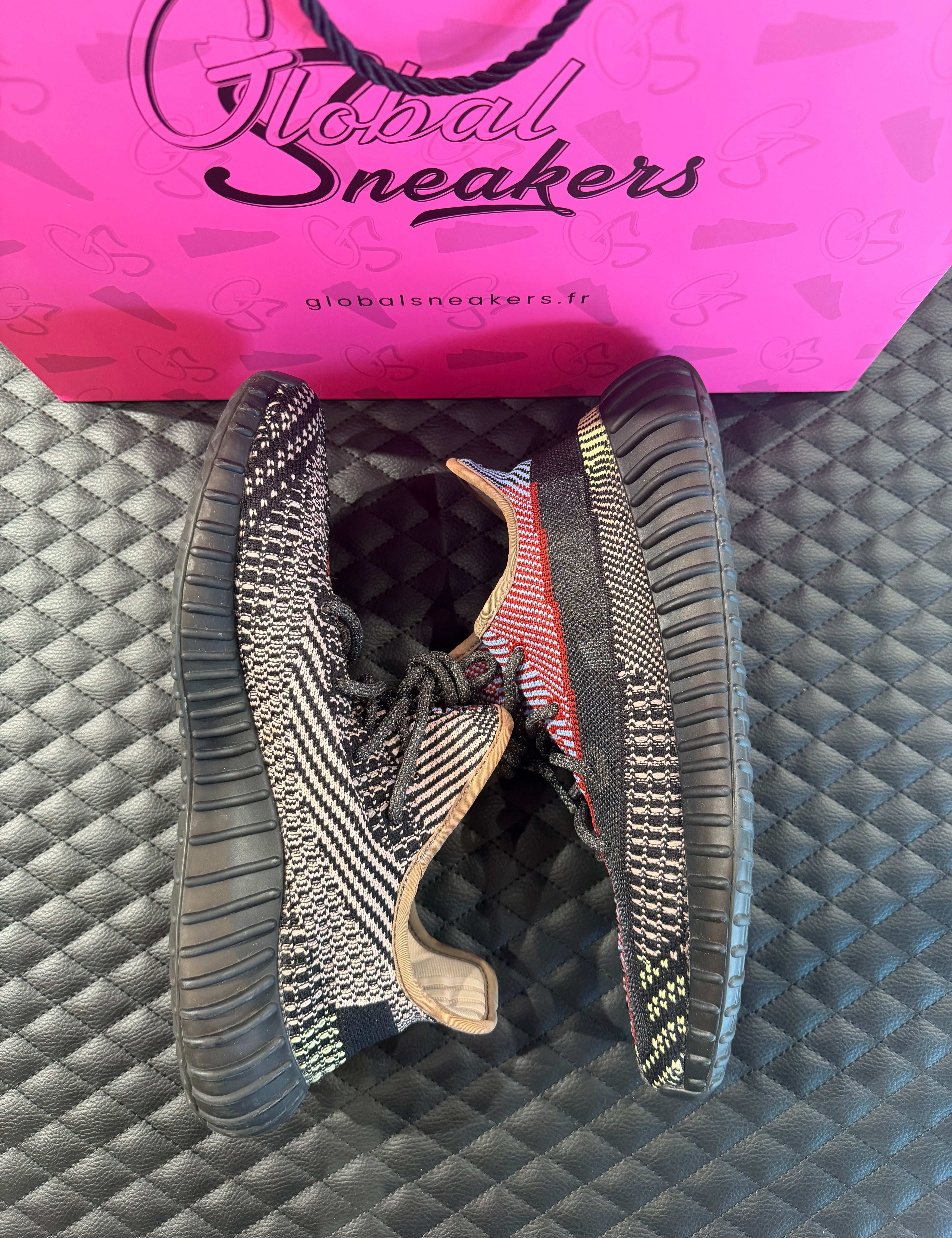 Sneakers Yeezy Boost 350 V2 Yecheil d’occasion en Primeknit avec amorti Boost™ premium et semelle caoutchouc.