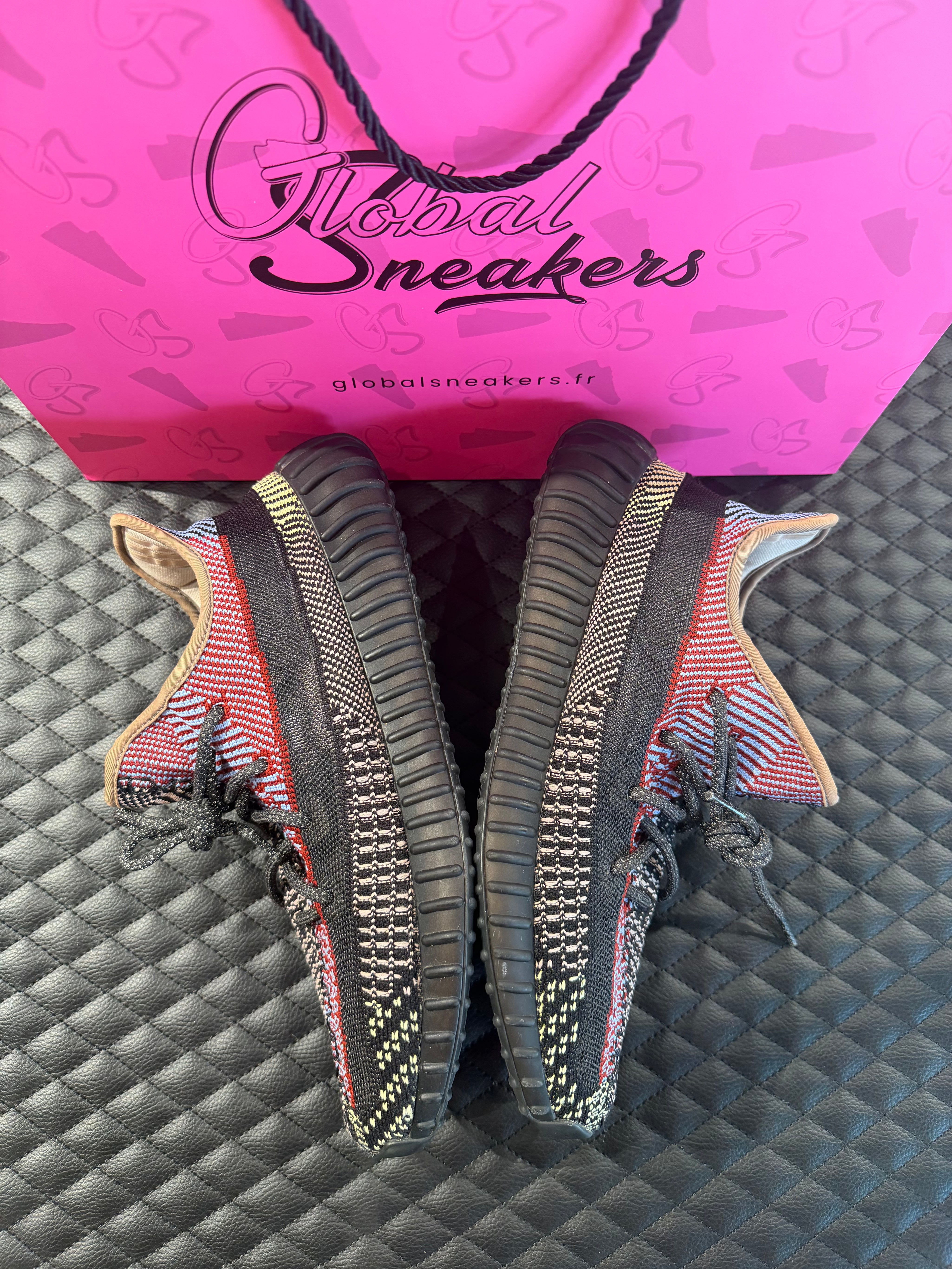 Sneakers Yeezy Boost 350 V2 Yecheil d’occasion en Primeknit avec amorti Boost™ premium et semelle caoutchouc.