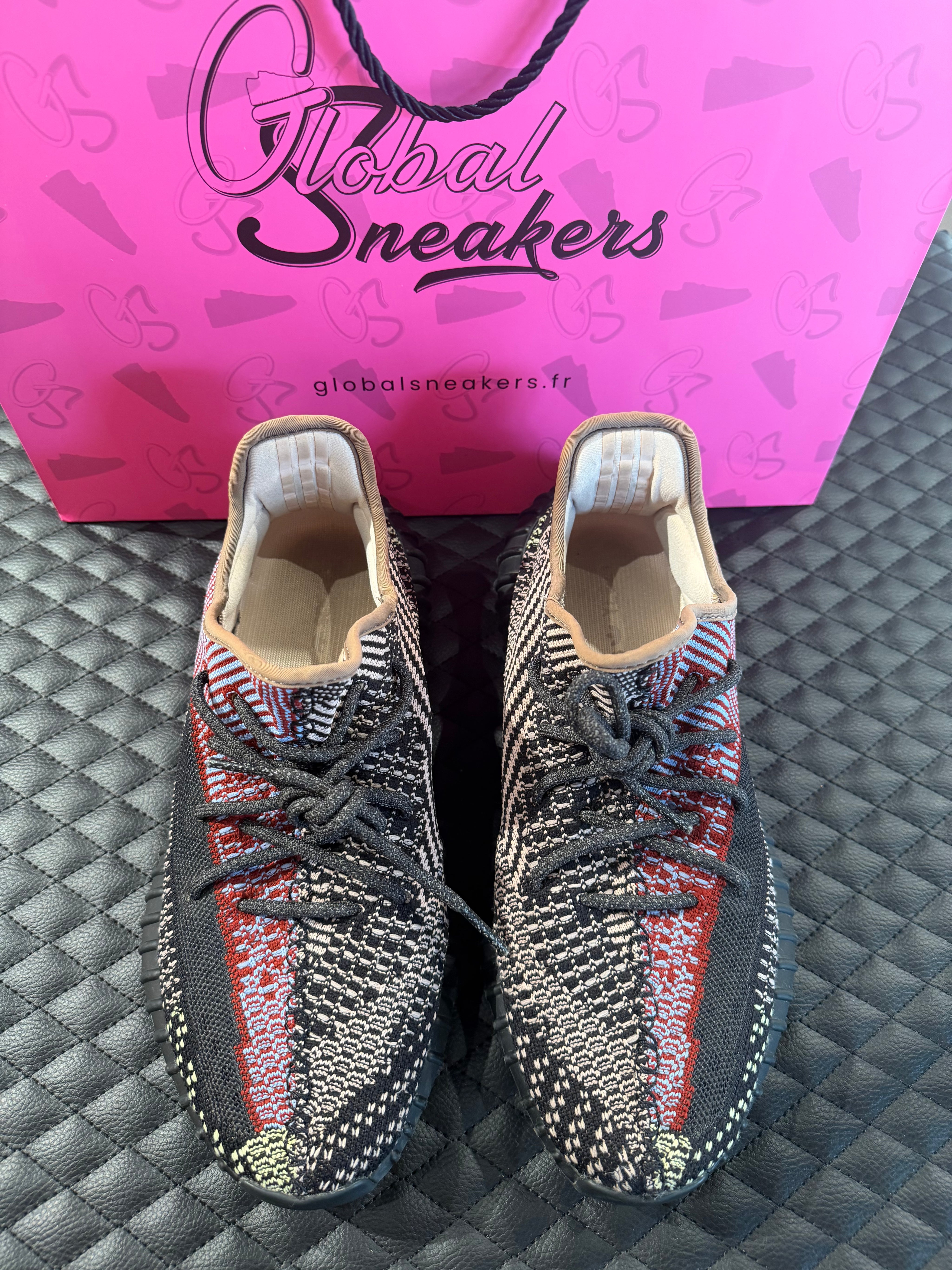 Sneakers Yeezy Boost 350 V2 Yecheil d’occasion en Primeknit avec amorti Boost™ premium et semelle caoutchouc.