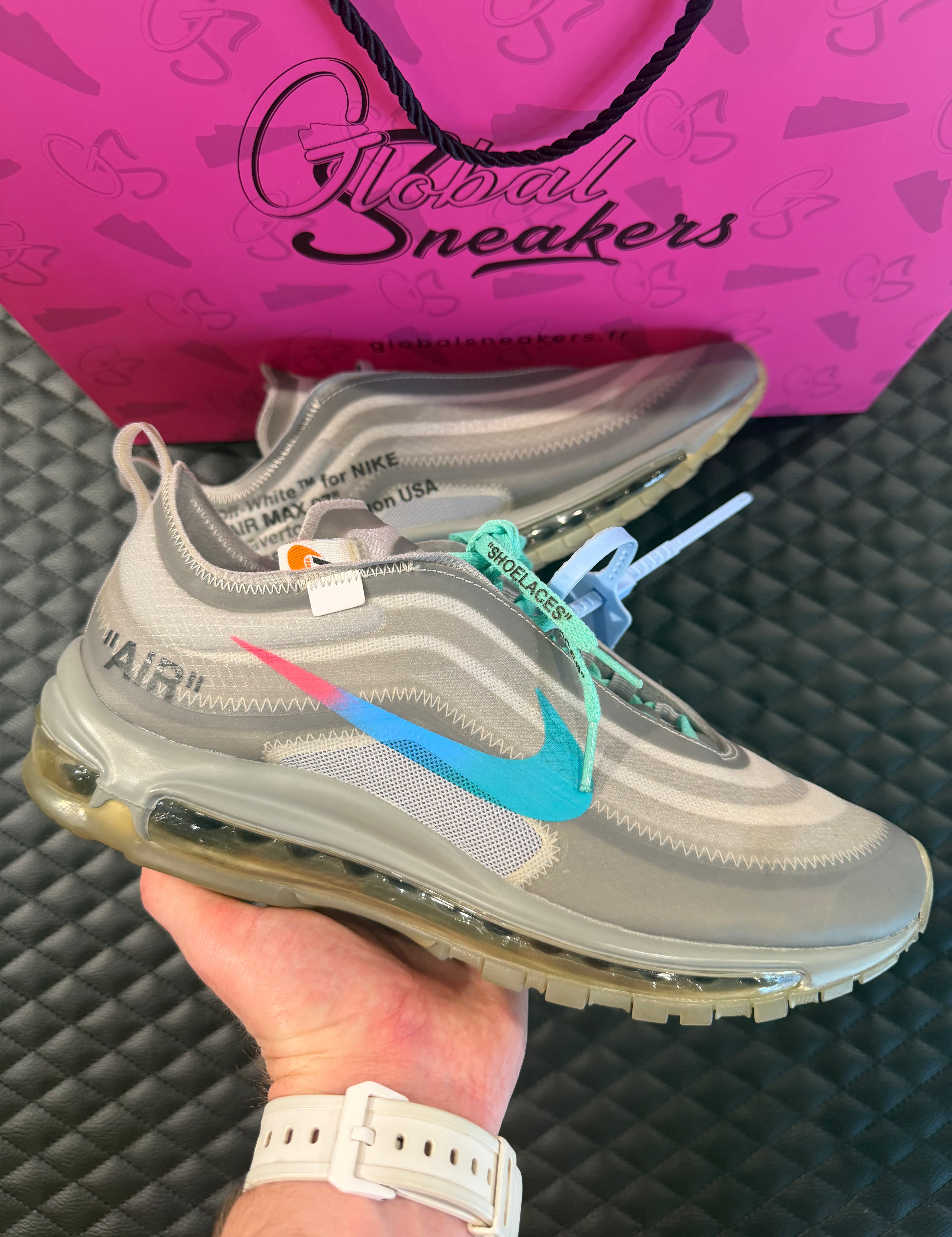 Sneakers Nike Air Max 97 Off-White Menta d’occasion en mesh respirant avec amorti Air Max visible premium et détails graphiques distinctifs.