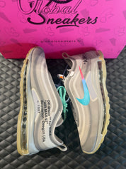 Sneakers Nike Air Max 97 Off-White Menta d’occasion en mesh respirant avec amorti Air Max visible premium et détails graphiques distinctifs.